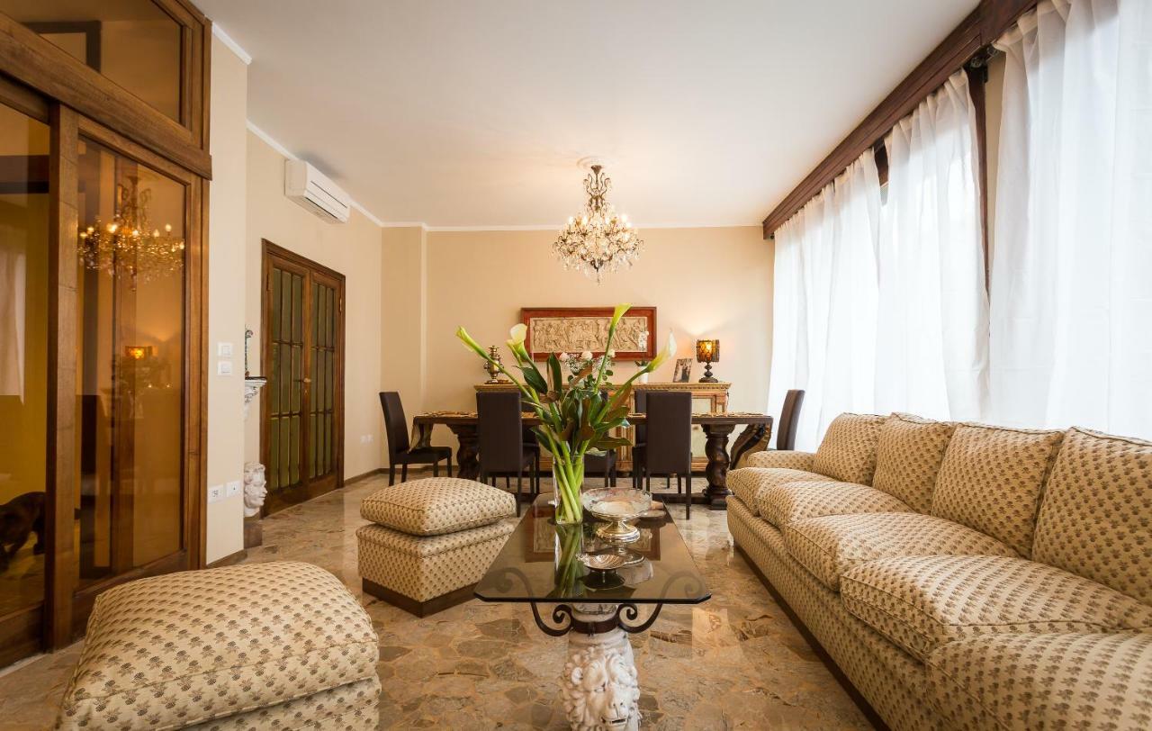 Ferrhouse Charm In Florence Two Lifts מראה חיצוני תמונה